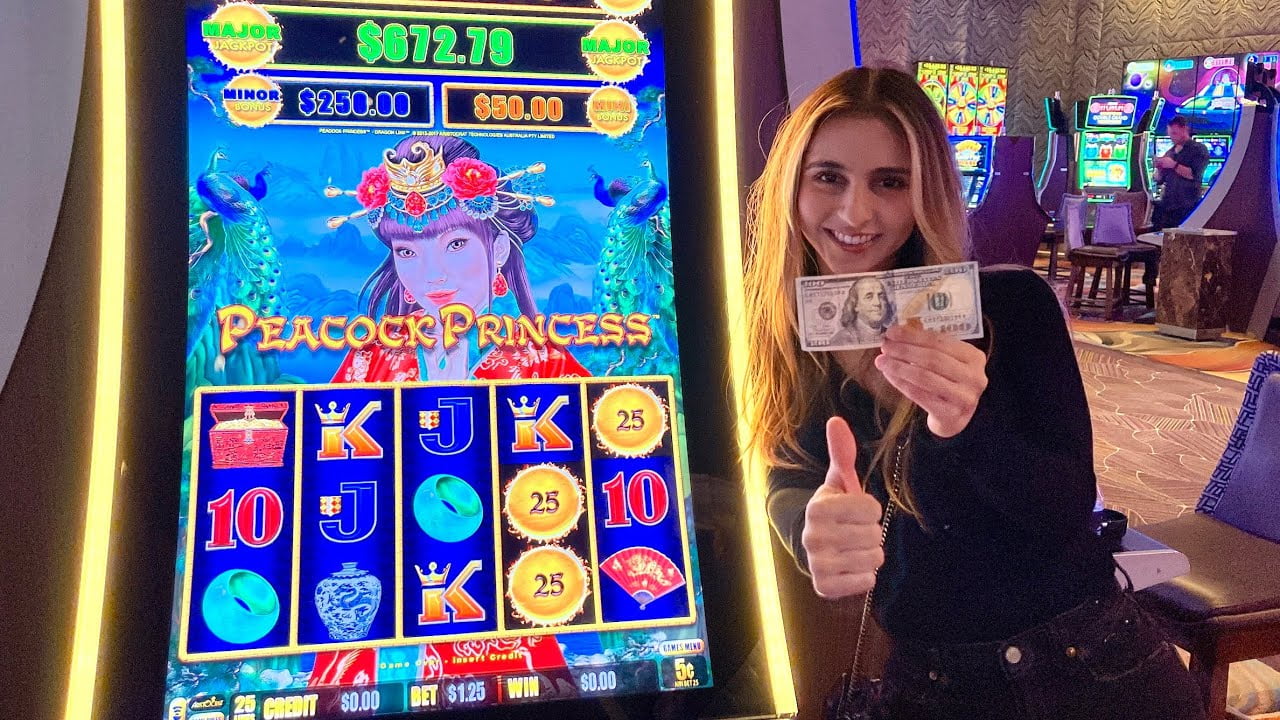 FINALLY Played The Dragon Link Peacock Princess Slot In Las Vegas!!🦚🎰